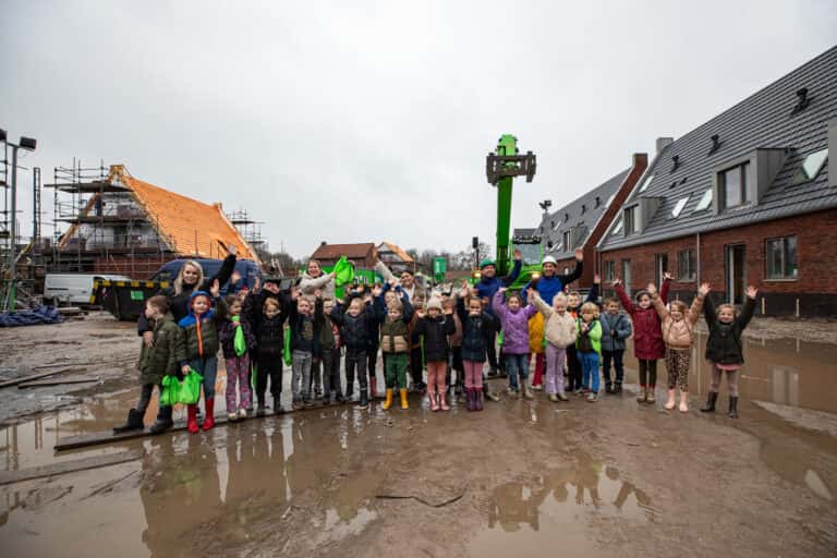 Kinderen komen kijken op de bouwplaats!