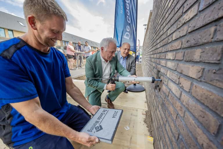 Feestelijke oplevering 45 huurwoningen Breeksteeltje