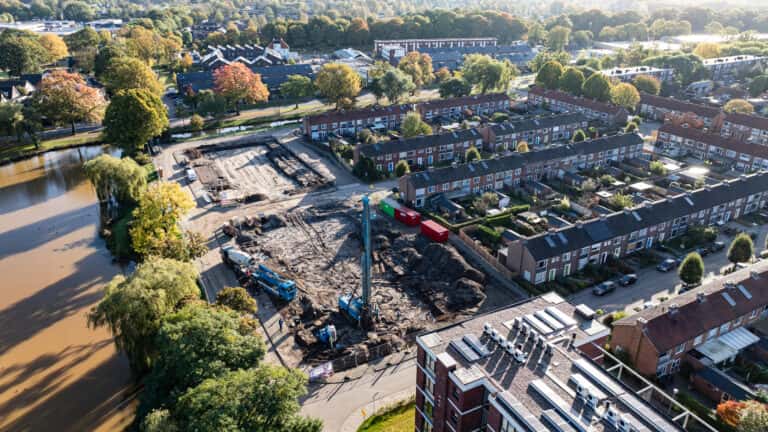 Eerste palen in de grond bij nieuwe H-flats in Apeldoorn