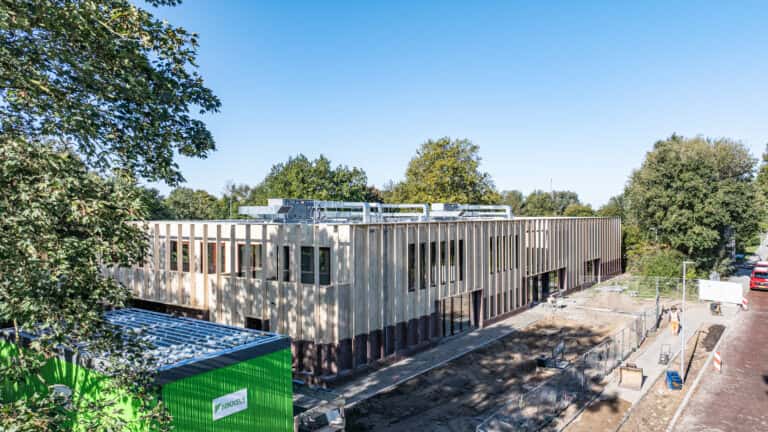De Parabool bijna samen onder één dak