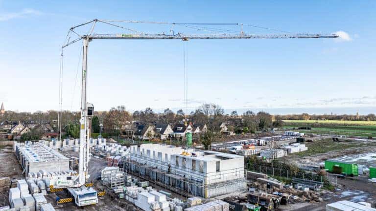 Tweede verdiepingsvloer gelegd bij nieuwbouwplan Oosterhof Zuid in Vaassen.