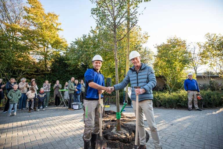 Feestelijke opening kantoor: boom geplant!