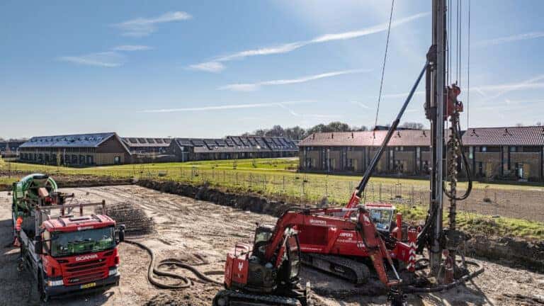 Eerste palen de grond in bij 32 appartementen De Hoeve Apeldoorn