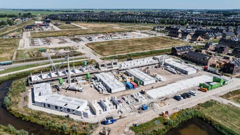 Eerste woningen Veecatenhof richting hoogste punt
