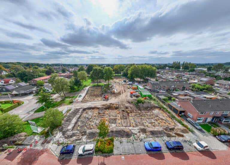 Tellegenpark Wijhe: boorpalen de grond in