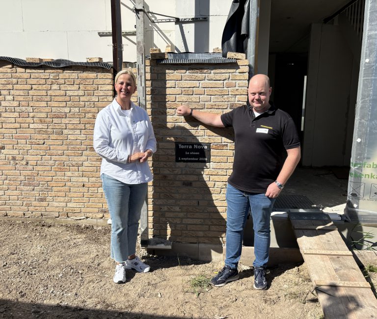 Nieuwe bewoners met eerste steen