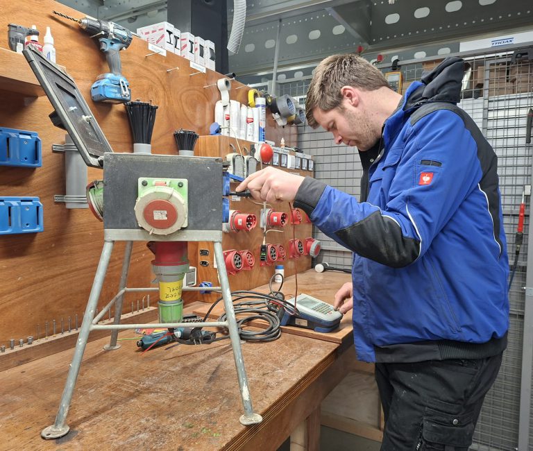 Jelmer keurt materieel