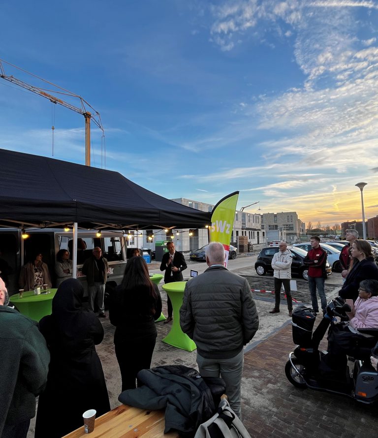 Opleverfeest 17 huurwoningen in De Tippe